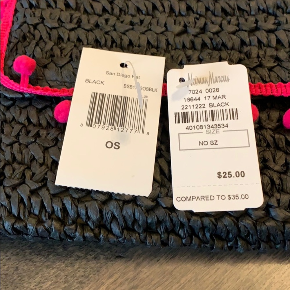 Black straw-like clutch with pink Pom-Pom trim - Picture 2 of 5